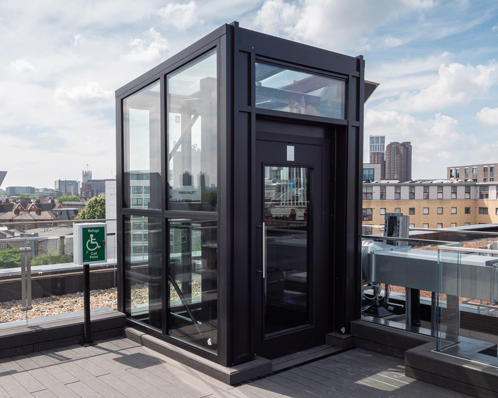 Enclosed vertical platform Lift